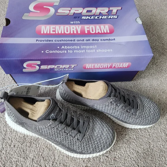 Sneakers - Picture 4 of 8